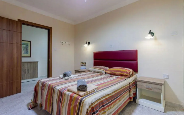 Pool and Sea, charming Merill Apart 2