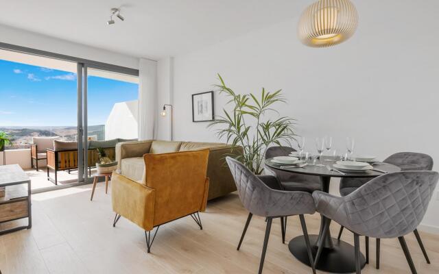 Roli in Estepona with 2 bedrooms and 2 bathrooms