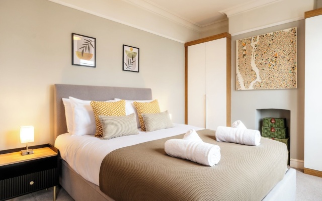 Stunning 2BD Townhouse in Cheltenham