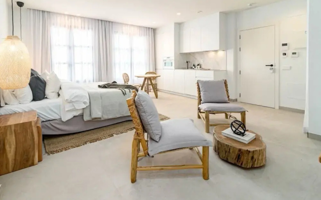 A2- Seaclub Suites by Roomservices