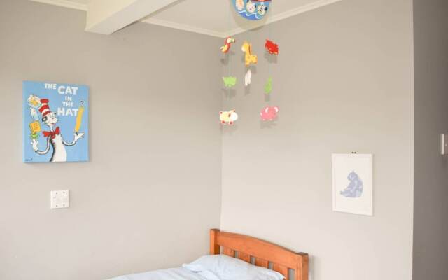 Welcoming 4 Bedroom Family Home in Meadowbank
