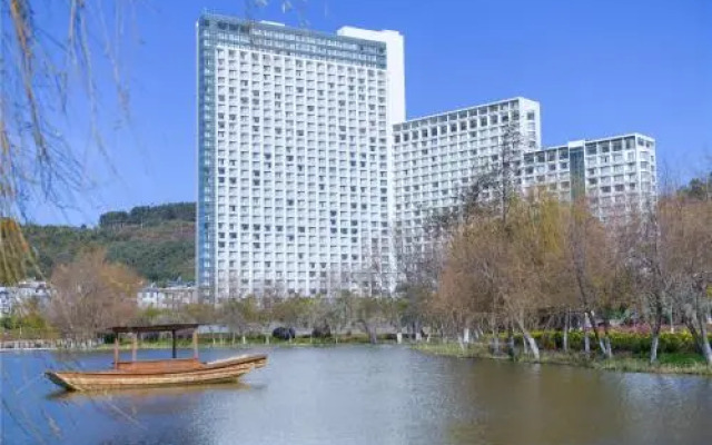 Fuxian Lake Junlin Holiday Hotel