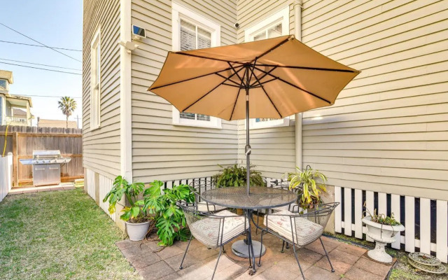 Walk to the Strand: Hideaway Haven Retreat