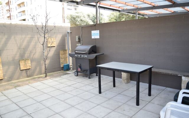 Glenelg Holiday Apartments-Ellis