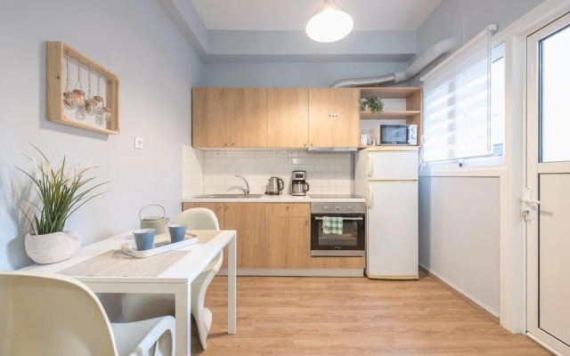 Urban City Apartment by Cloudkeys