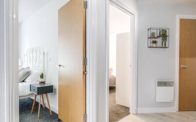 Luxury 2Bed Spacious Apartment- City Centre- Free Parking