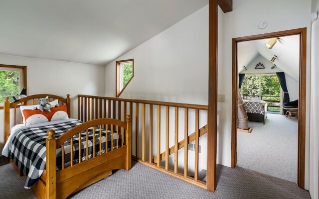 Chiwawa River Chalet 3 Bedroom Home by NW Comfy Cabins by RedAwning