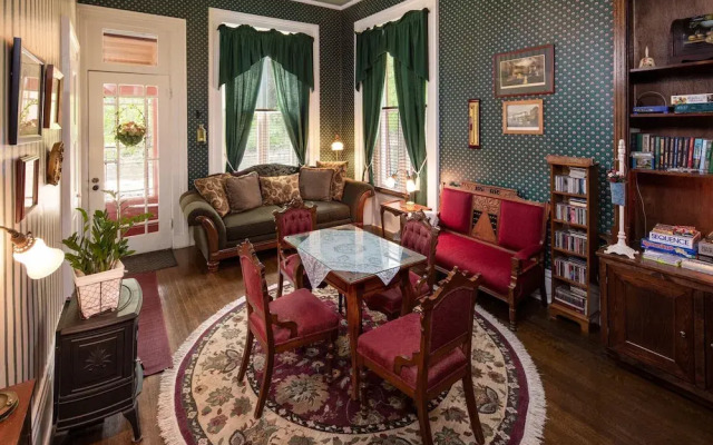 The Steamboat House Bed & Breakfast