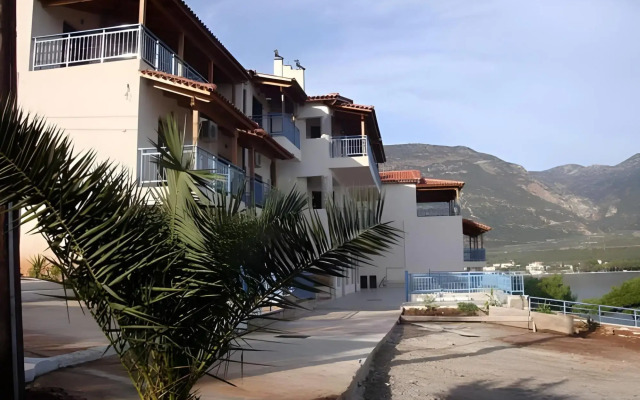 Trizonia Bay Hotel