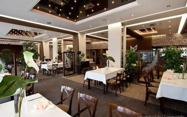 Ikar Hotel