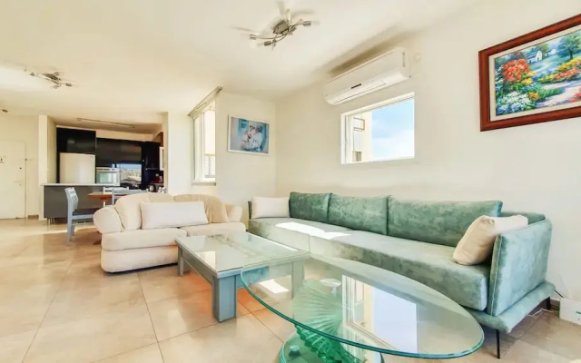 Charming 3bdr apt with sea view B5