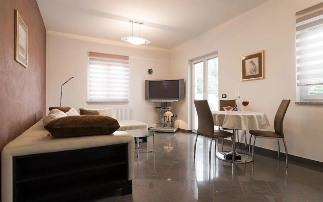 Villa Aylin, 5-bed, Next to the sea