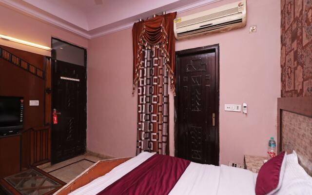 OYO 11603 President Inn
