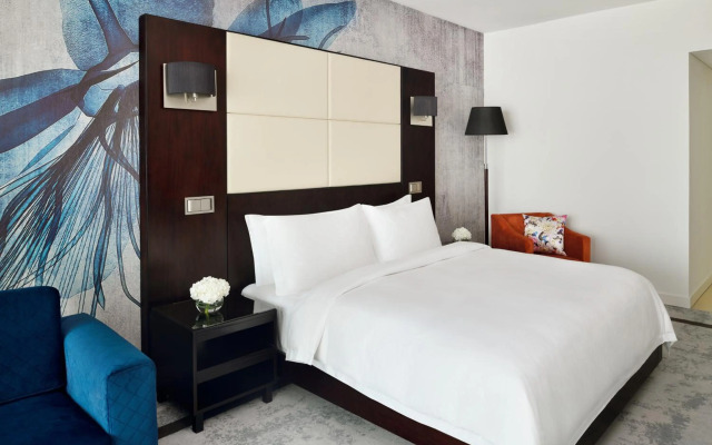 Mövenpick Jumeirah Lakes Towers Hotel