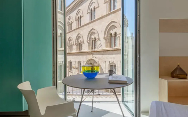 Fiveplace Design Suites Apartments