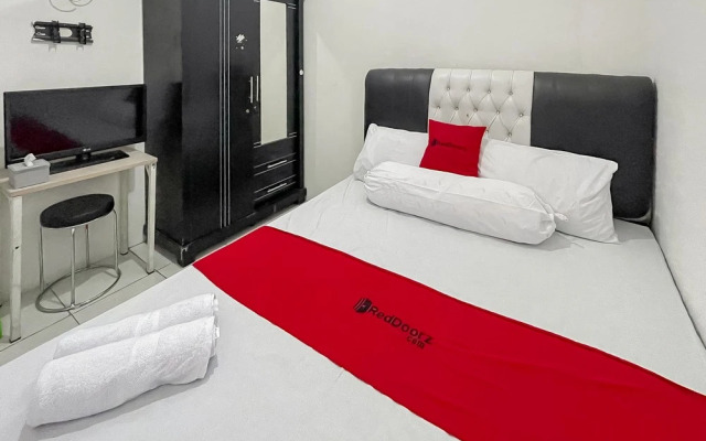 RedDoorz near Karawang Central Plaza