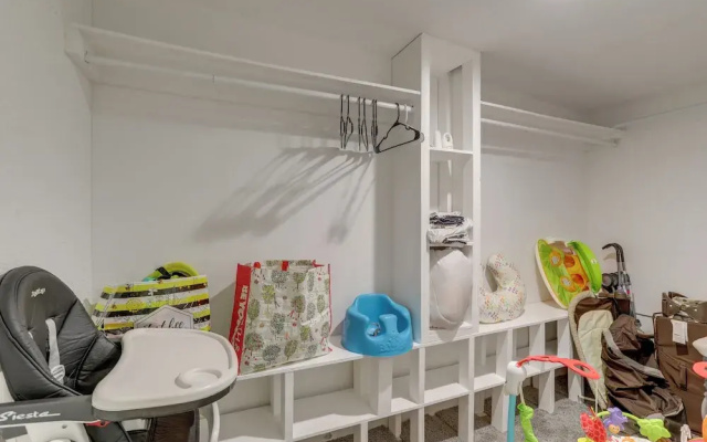 Pet-friendly Largo Escape w/ Fire Pit!