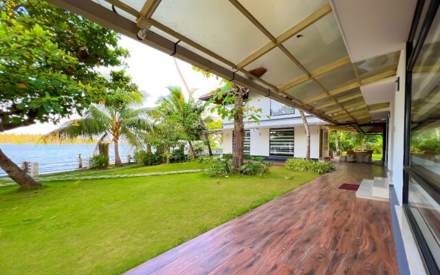 Jai Lake House