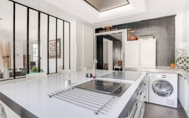 Magnificent Apartment Near Champs-elysees