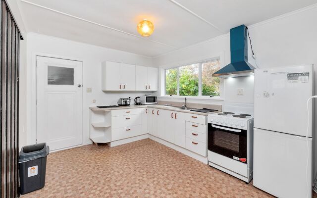 3 Bedroom In Onehunga w Parking - Wifi - Netflix