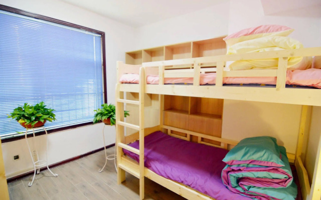 Broncos Youth Hostel