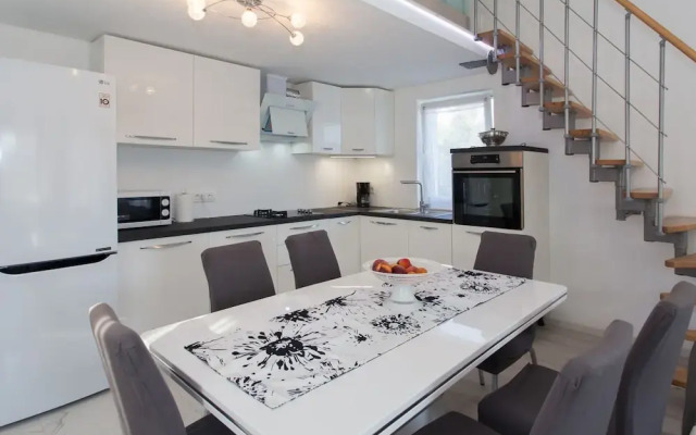 Elegant Oasis Vinisce Villa With Pool