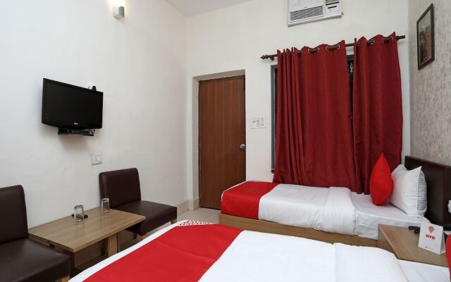 OYO 11937 Hotel Meedo