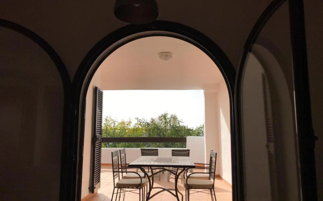 Luxury apartment set in Doña Julia Golf Course