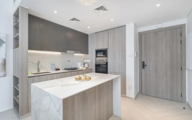 Luxury Stay At JVC with Pool & Gym