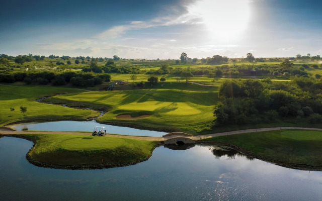 Steyn City Hotel by Saxon