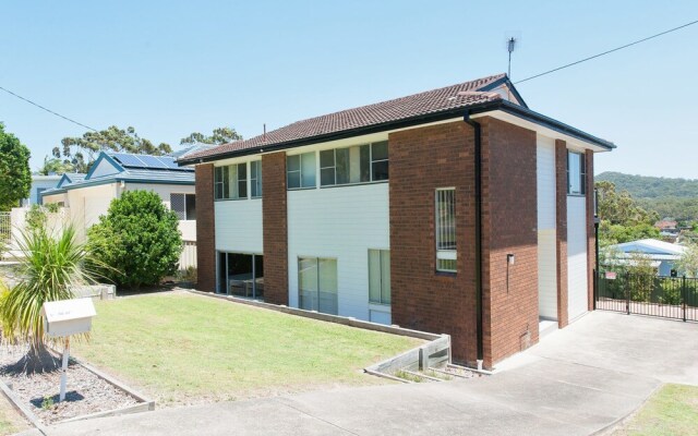 The Rest, 6 Flannel Flower Fairway