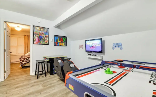 5 Mi to Tobyhanna State Park: Home w/ Game Room!