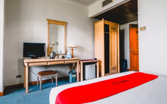 RedDoorz Plus near Taman Safari Indonesia