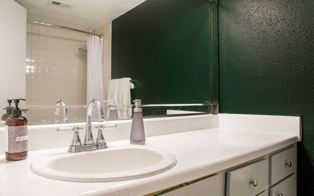 WanderJaunt - Chic North Austin Apts