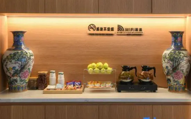 QIANNA HOTEL GLORIOUS（Luoyang Yingtianmen Xigong Xiaojie Store）