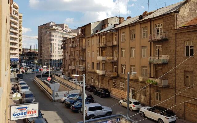 Northern Avenue 2 bedroom Deluxe apartment with Balcony HH644