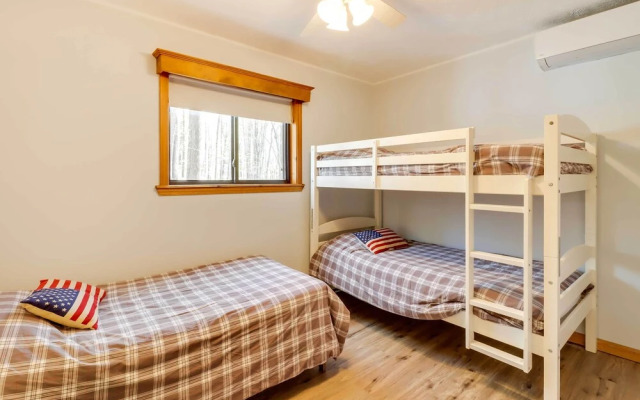 Spacious Pocono Lake House Near Skiing & Swimming!