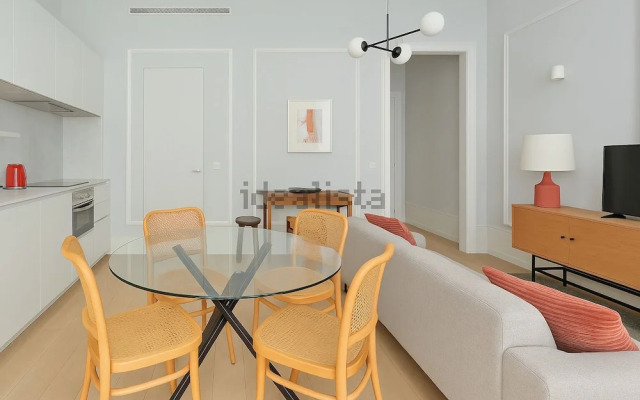 2bed flat with Balcony in Central Lisbon