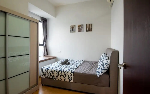 Chic 3BR in Danga Bay With Water Views & Parking – Guest Rooms – Johor Bahru
