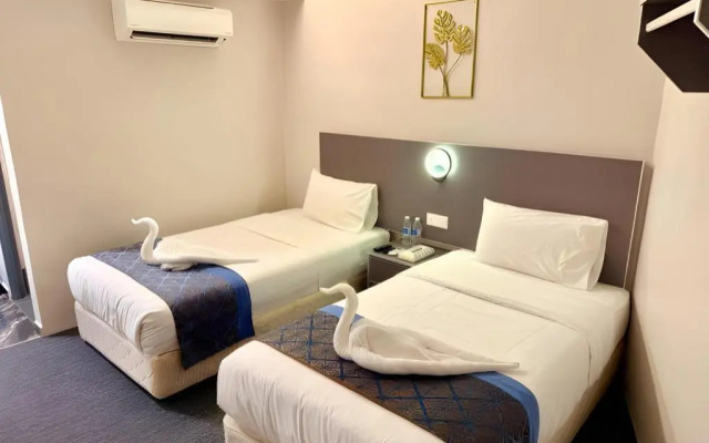 OYO 44043 First Garden Hotel