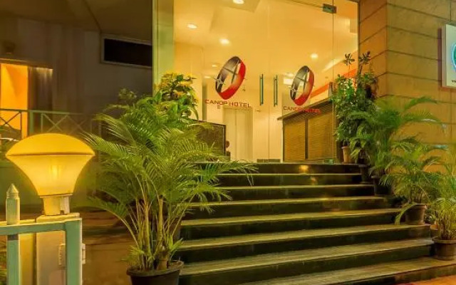 Treebo Trend White MG