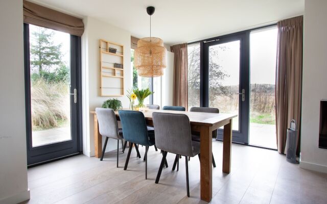 Duinhuis Luxurious 6-person Dune House