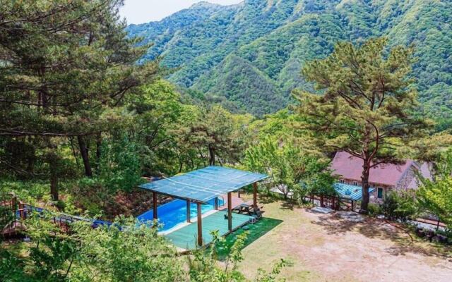 Youngwol Cloud Garden Pension