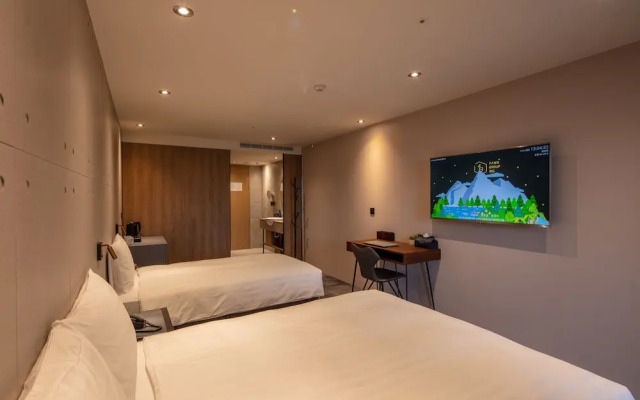 Roaders Plus Hotel Theme