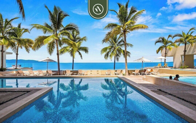 Luxury Oceanfront 3 BR Condo - Pools