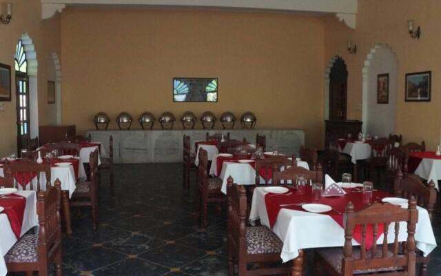 Hotel Surya Vilas Palace