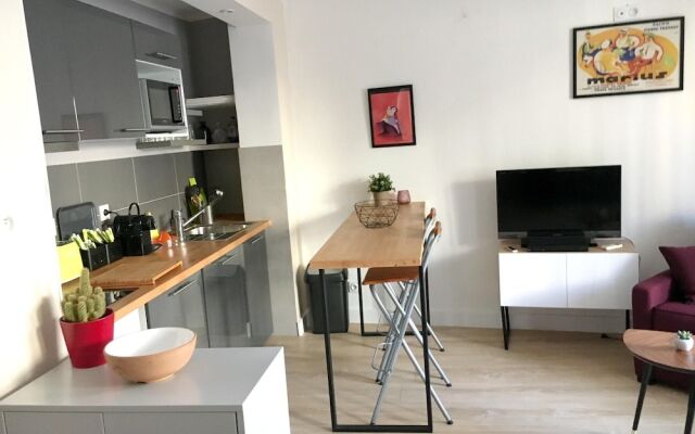 Studio in Marseille, With Furnished Balcony and Wifi - 2 km From the B