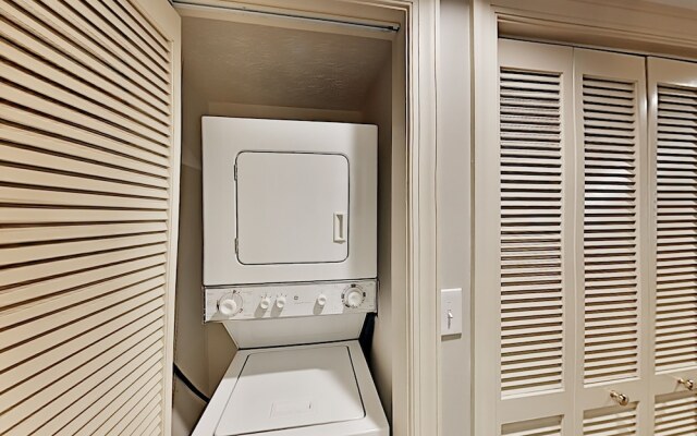 210roarh 2 Bedroom Condo