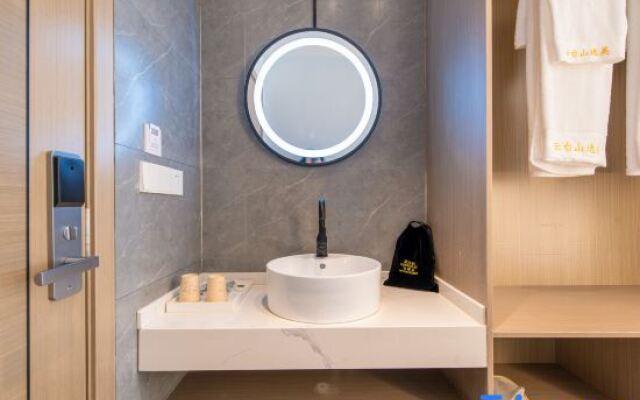 Yuntaishan Yimei Light Luxury Hotel (Shore Service area)