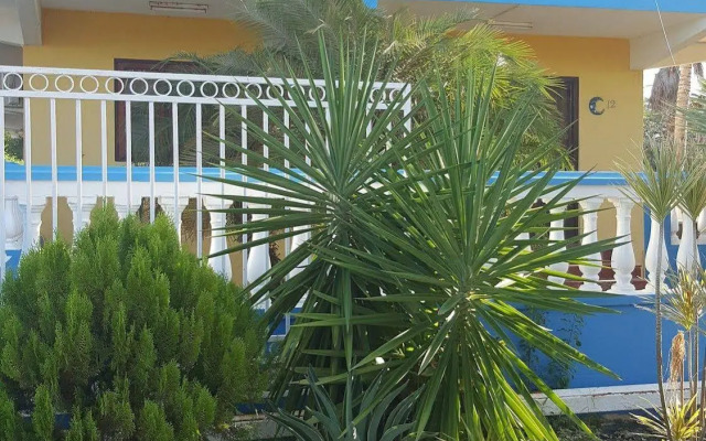 Sea Horizon Apartments (across from Mambo Beach)